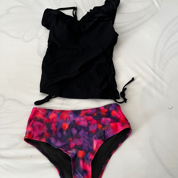Swim suit - Picture 1 of 3